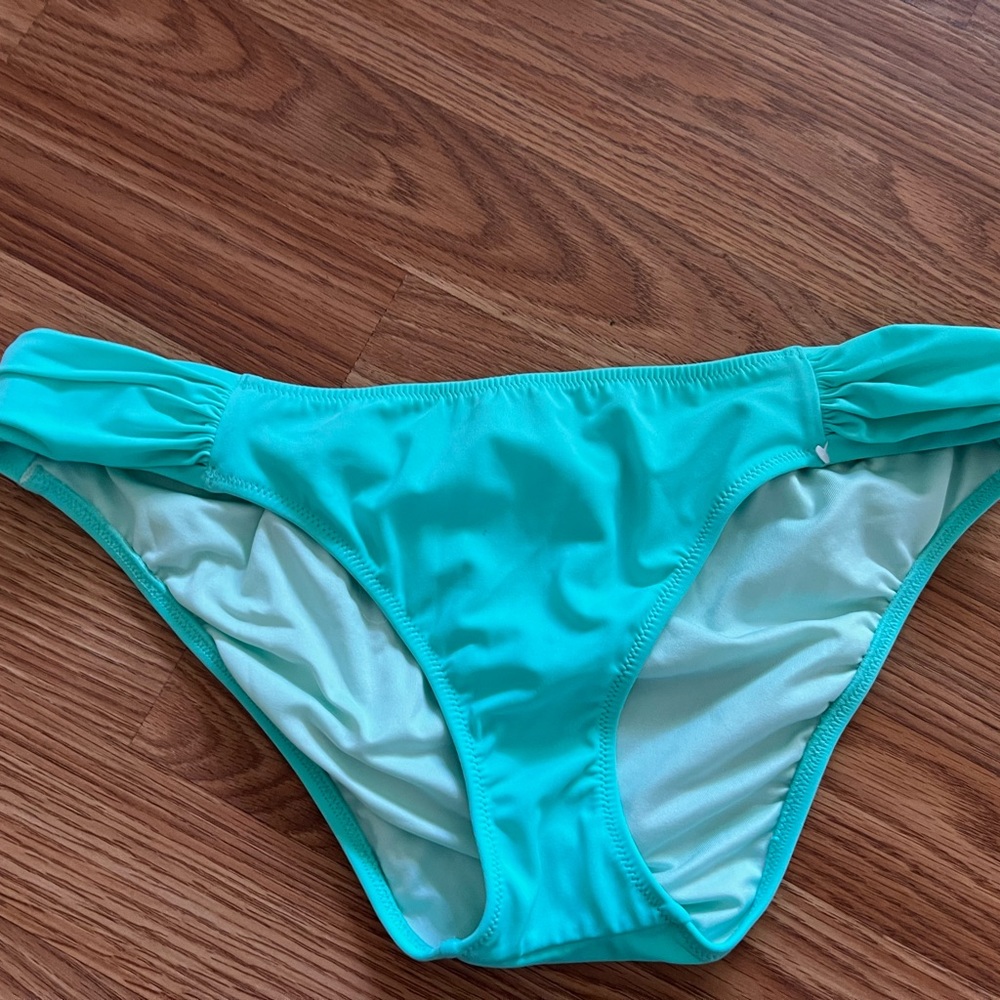 Size M bikini bottoms